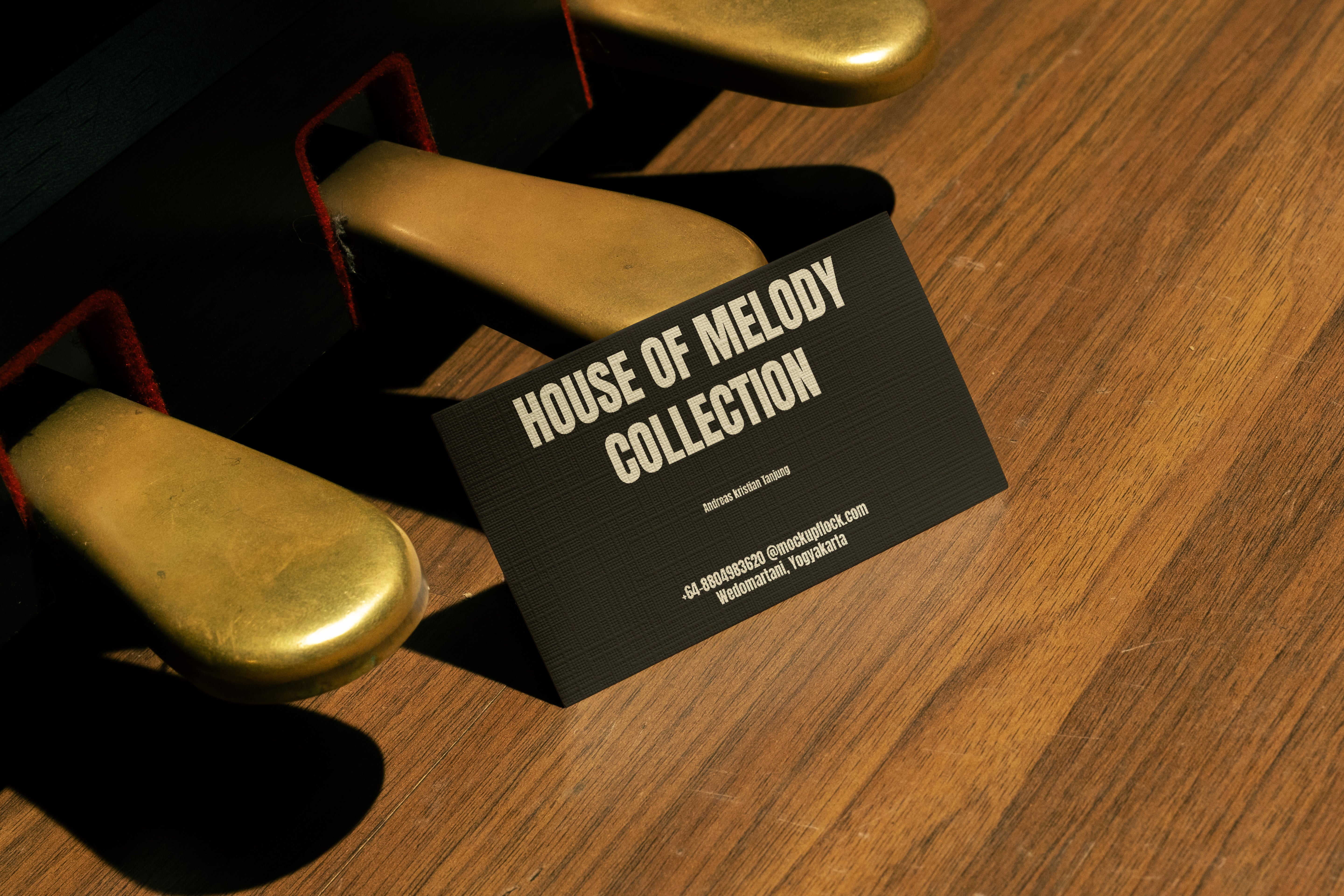 HOM Business Card 02 Mockup - Mockup Flock 1.jpg