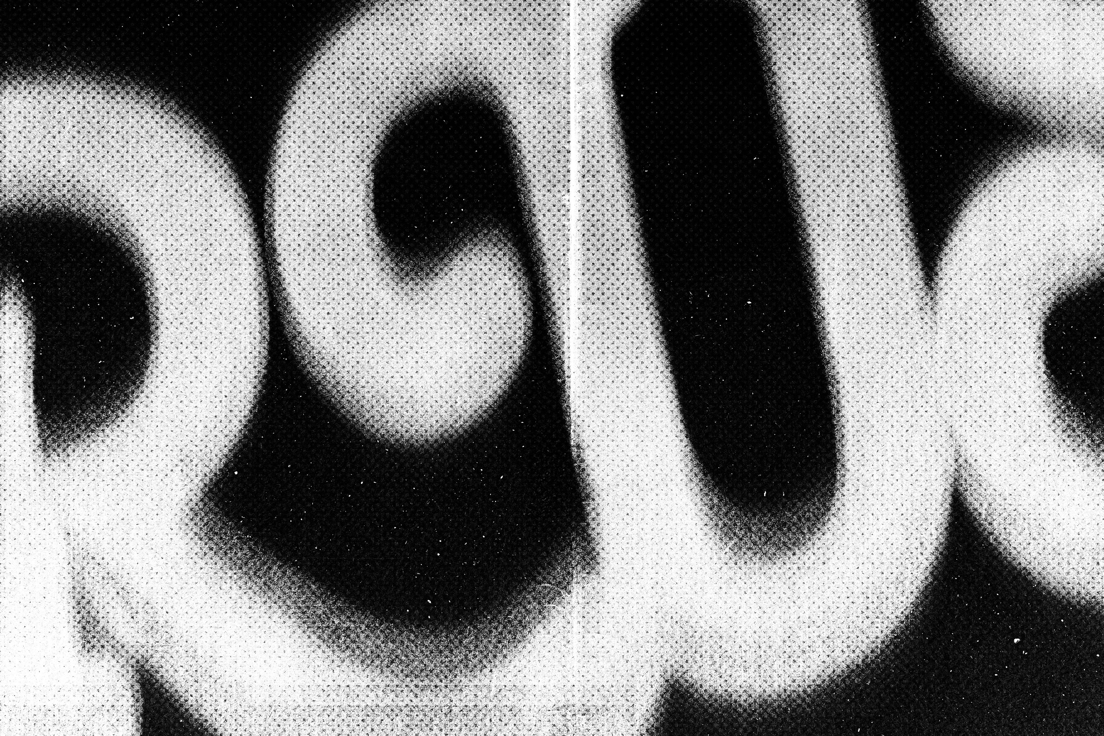 Distortion Halftone Text & Graphic Effect